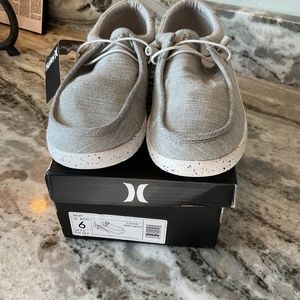 Hurley boys tennis shoes size 6